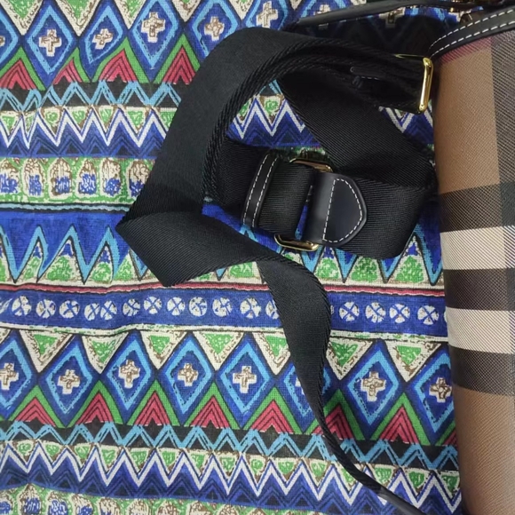 BURBERRY Note Check Bag - Picture 8 of 9